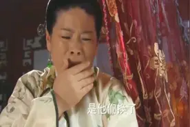 刚出生的婴儿哭闹不止，奶娘感觉情况不对，一掀被子傻了眼！视频封面