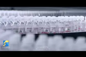 百年传奇！让你过口不忘的“崂山水”，富含钙、钾等多种矿物质视频封面