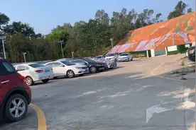 来深圳第二天，疫情期间这么大的停车场居然还免费？看看啥情况视频封面