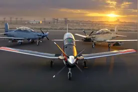 军事武器-美国比奇飞机公司AT-6“金钢狼”轻型攻击机与T-6C
