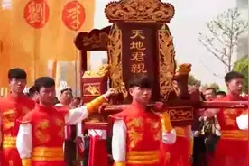 湖北一家族年年祭祖，万人祭拜耗资上百万，高空拍摄场面惊撼人心视频封面