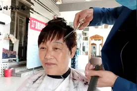 60后剪一款发型减龄20岁 碎刘海就是显年轻 老年剪这款时尚减龄款