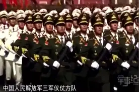 中国仪仗队在莫斯科一出场，看台观众全体起立，真壮观视频封面