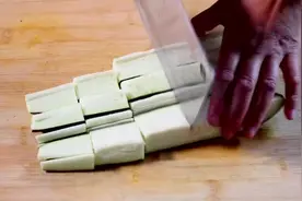 茄子最简单好吃的做法，清淡少油有食欲，百吃不腻，做法告诉你