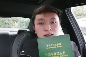 贷款分期买车，4S店扣押绿本，这是正常流程吗？视频封面