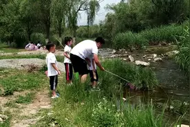 京郊自驾游，新发现一个可以玩水捞小鱼搭帐篷，关键还免费的公园