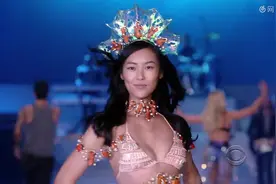 维秘秀上Maroon 5 骚到飞起，尤其是那一吻堪称经典。视频封面