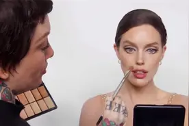 模特 Emily DiDonato 的玛丽莲梦露仿妆！惊艳全场视频封面