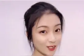 警花小叶揭露街头弹珠骗局，看内部玄机就明白了，你们看懂了吗？视频封面