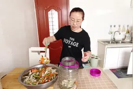 做一个又酸又甜又辣的泡菜，农村媳妇口味太重了