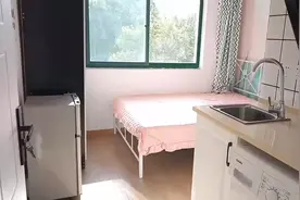 看看小房子，总面积只有25平方的一居室，在上海第一次遇见哦 ！