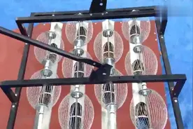 外国人发明出这种自动捡果子的神器，效率太牛了！