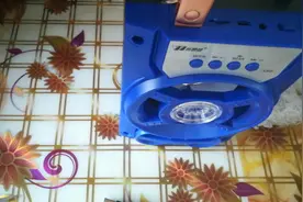 买来一台小蓝牙音箱，想不到音量很大，音质好听，大家听一听视频封面