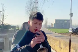 唢呐帅哥独奏《孟姜女哭长城》，悲情唢呐，眼泪忍不住的打转！