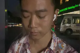 我最好的朋友出车祸，闯红灯当场去世，知道消息的我很悲伤视频封面