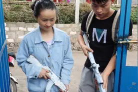 绝地求生真人版：带小姐姐吃鸡，小姐姐被打倒说实力不允许？视频封面