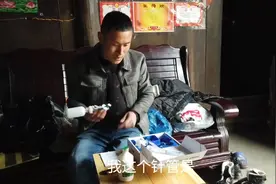 禽流感来了，镇政府免费给养殖户发放疫苗，华子领到了。