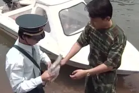 红问号：胡海洋没想到他通信三年的少女是贩毒之女，还被人杀害了视频封面