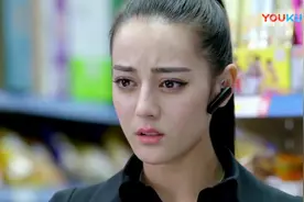 影视：黑社会拦停宝马抢劫，不料车上下来全是特种兵，有好戏看了