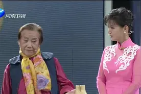 华豫之门：这老阿姨真厉害！和专家讨论藏品真假，说的有理有据视频封面