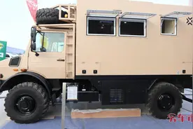 350万奔驰乌尼莫克撼路者房车，配置科技含量高，四驱C本蓝牌