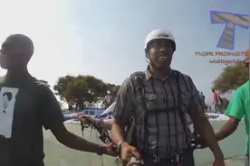 小黑哥哥：这不是滑翔伞，这是人肉除草机视频封面