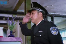 无贼：段虎穿上保安服，真是太搞笑了，愣是装警察视频封面