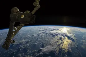 美到炸裂！在太空中近距离欣赏日出的震撼景象视频封面