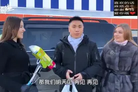 河北小伙在乌克兰，小伙子好福气左右美女陪伴，乌克兰真这么好？视频封面