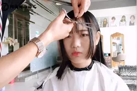 大学生换一款清纯短发 刘海的搭配萌萌可爱 整体看上去像中学生