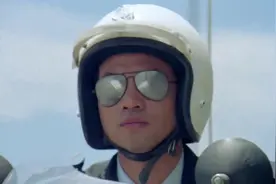 子弹出租：这个杀手有点帅，任达华带上墨镜冷峻帅气。视频封面