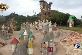 昆明大山竟有一个小人国，小矮人住蘑菇房，过着童话般的生活视频封面