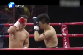 武林风：董文飞再次王者归来！连续鞭腿暴虐泰国勇士，精彩