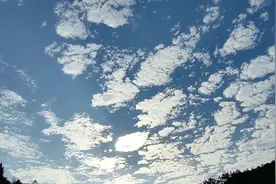 几个月没下雨了，天空出现好多云层，网友:这是传说中的云海吗