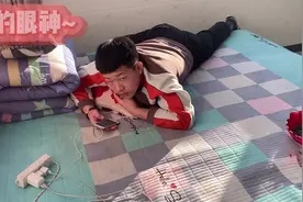 弟弟用妈妈身份证实名认证，凌晨两点还在打游戏，你猜我咋整他？视频封面