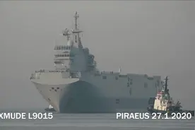 法国海军“迪克斯梅德”号两栖攻击舰抵达希腊视频封面