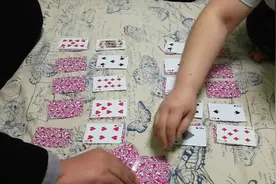 专治无聊，教大家如何两个人打升级，打发闲在家中的时光