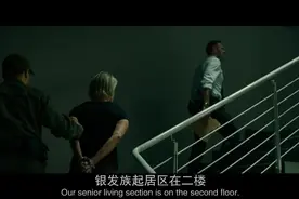美国男子假扮军人混入军队监狱追杀女人，军警都抵挡不住。视频封面