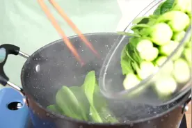好吃易上手的家常素鲍鱼，家里来客可以露一手了，厨房菜鸟快收！视频封面
