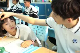 孙泽源吕小雨片场互怼，求你们在一起吧，班长又被媳妇“欺负”了视频封面