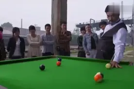 小伙羞辱大叔是土老帽，不料大叔是台球高手，让小伙一局输两千视频封面