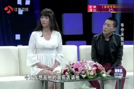 女孩先天性没头发却美丽动人，小伙以为她骗人，摘下假发小伙崩溃视频封面