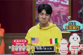 老外用了微信后，强制性要求身边的朋友下载微信使用，方便联系视频封面