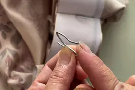韩褶窗帘S钩的正确穿法，老师傅手把手教你怎么穿窗帘S挂钩