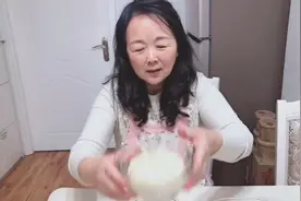 齐妈告诉您炼油的油梭子别扔，包6个跟脸差不多的大包子，香喷喷