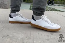 开箱体验，小米羊皮休闲鞋，透气又舒适，网友：羊皮黑科技！视频封面