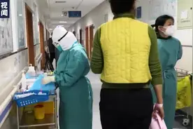 97年护士瞒着家人去战疫：我不能哭，护目镜会花