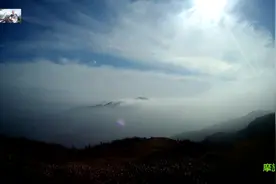 骑摩托车跑山，找到一处好玩的地，可以看风车和云海，值得来视频封面