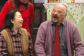 牛大妈：披萨这玩意我吃不惯啊，我就稀罕吃窝头，我是穷命