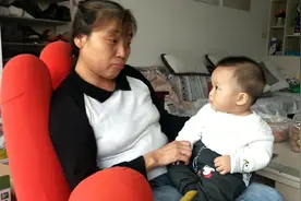 七个月的宝宝太好玩了，奶奶要他做什么就做什么，真是太萌了